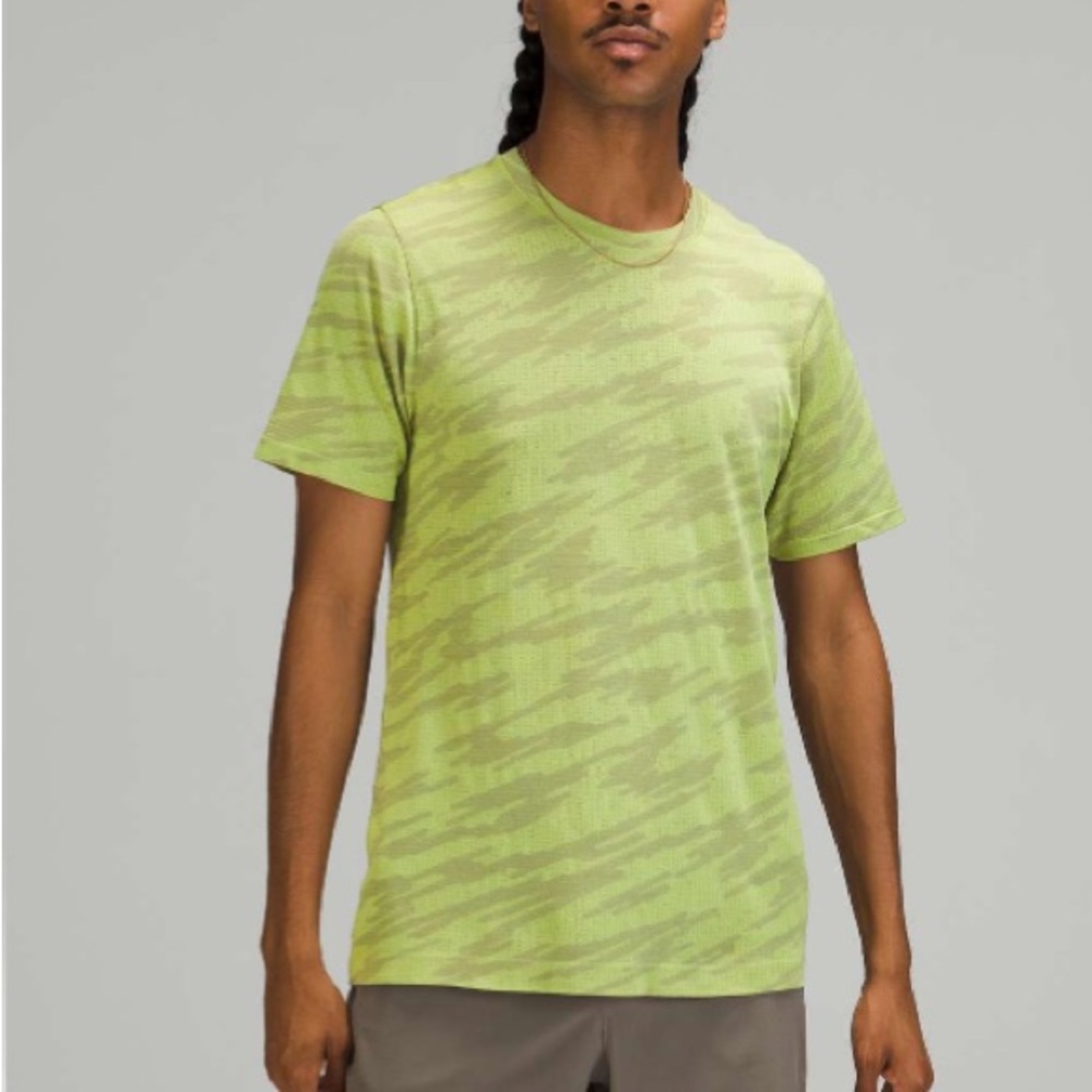 Lululemon Metal Vent Breathe Short Sleeve Shirt Men’s Large Green Camo